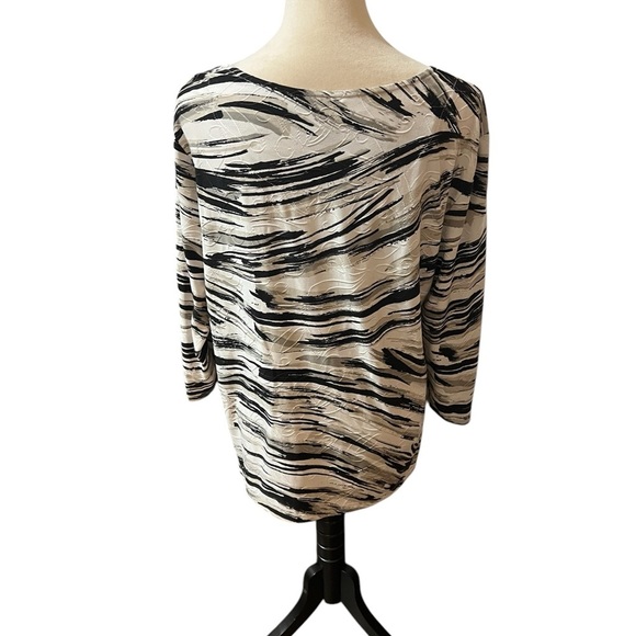 JM Collection, Black & Off White Print, 3/4 Sleeve Top, XL PIT to PIT 22 - Picture 3 of 5